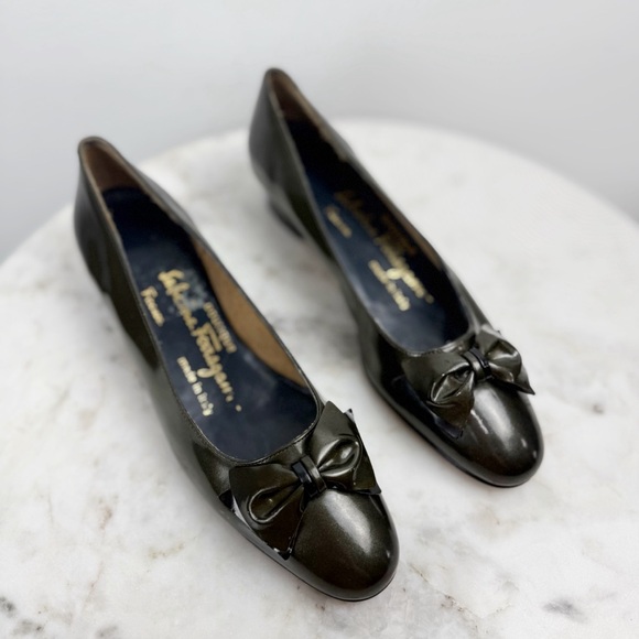 Salvatore Ferragamo Boutique Patent Leather Bow Pump Olive Green Size 6 - Picture 8 of 11
